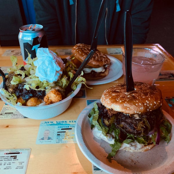Foto diambil di Bender&#39;s Bar &amp; Grill oleh Jacob P. pada 9/3/2019