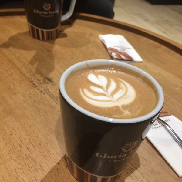 Photo taken at Gloria Jean&#39;s Coffees by Dilek A. on 5/27/2016