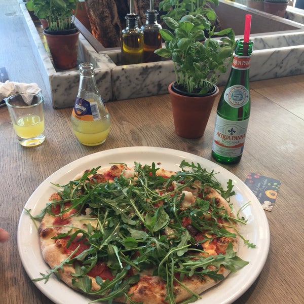 Perfect italian food spot :) lot of fresh herbs & olive oil :) pizza gamberi i rucola...