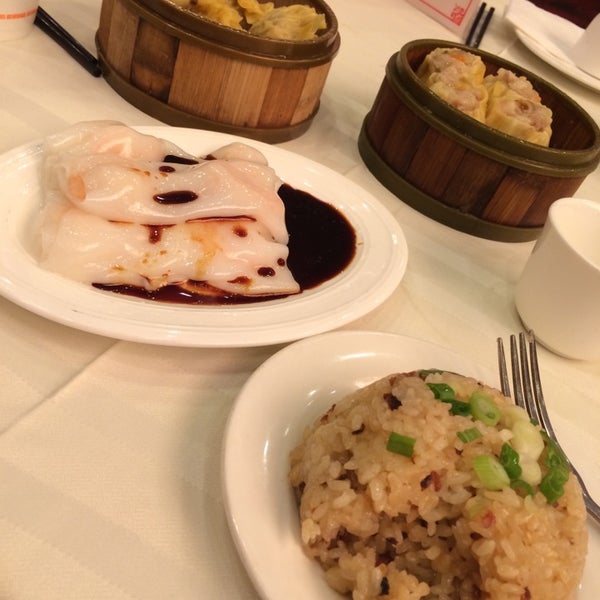 Photo taken at Jing Fong Restaurant 金豐大酒樓 by Ken W. on 7/7/2014