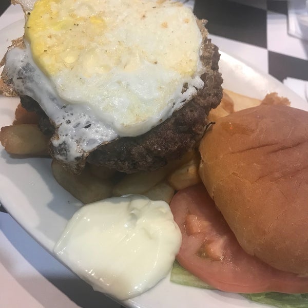 6/30/2018にKen W.がPaul&#39;s &quot;Da Burger Joint&quot;で撮った写真