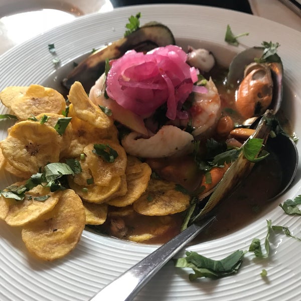 Foto scattata a Ñaño Ecuadorian Kitchen da Ken W. il 2/14/2018