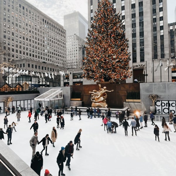 Photo taken at The Rink at Rockefeller Center by Solomiya S. on 12/10/2021