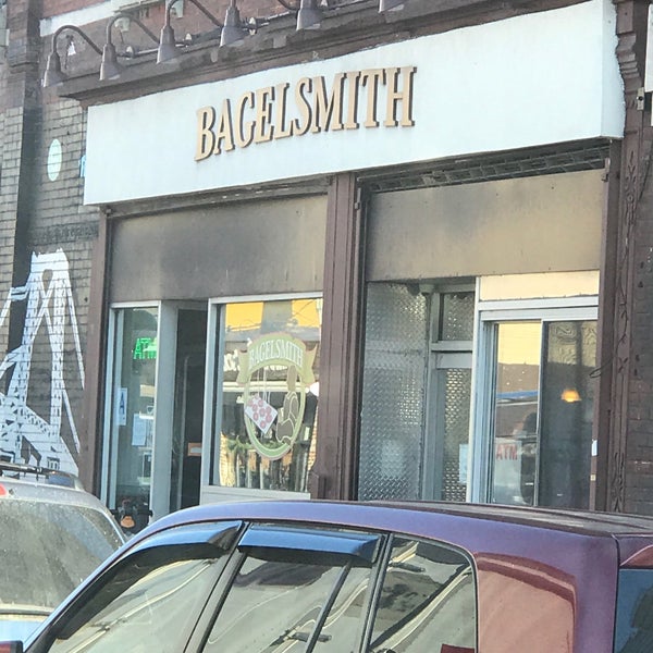 Photo taken at Bagelsmith by Franchot W. on 12/29/2017