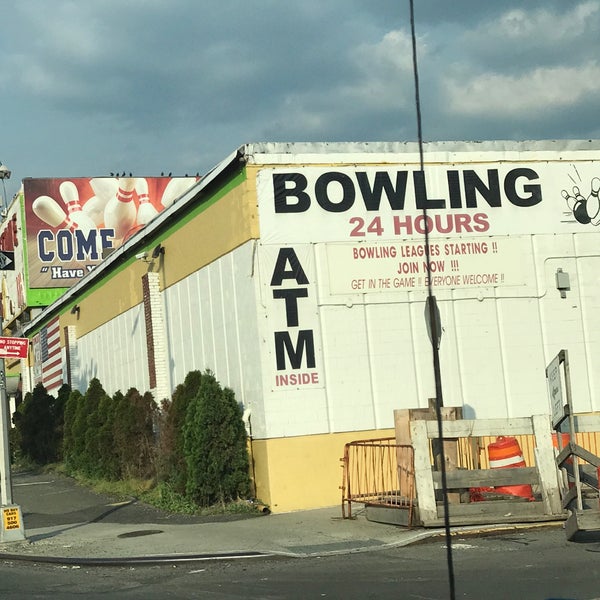 Photo taken at Whitestone Lanes Bowling Centers by Franchot W. on 6/13/2017