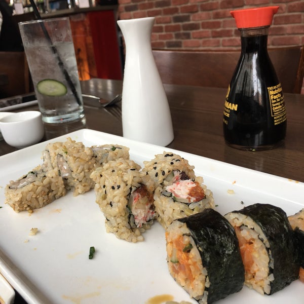 Das Foto wurde bei Blue Sushi Sake Grill von Lisa P. am 2/26/2017 aufgenommen