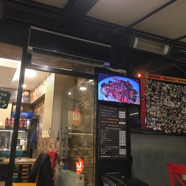 Foto scattata a Levent Waffle da Kübra A. il 2/13/2019