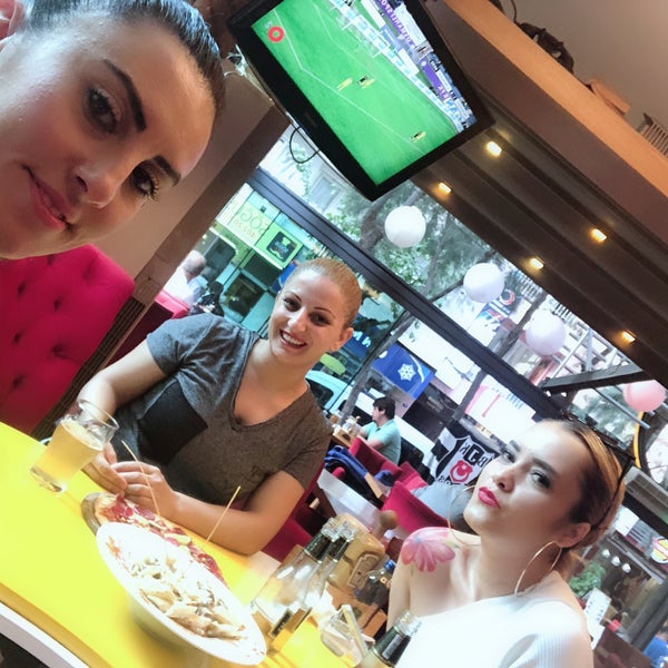 Photo taken at Limon Restaurant &amp; Bar by Özlemcan35 C. on 10/21/2018