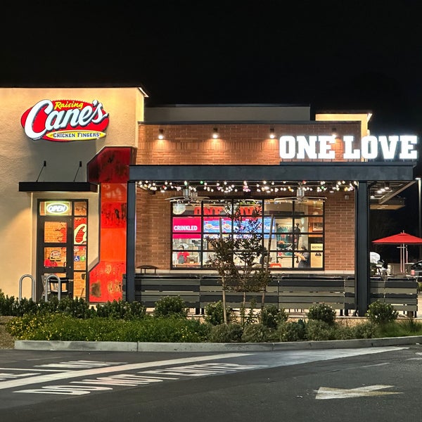 Raising Cane's now open in Oakland