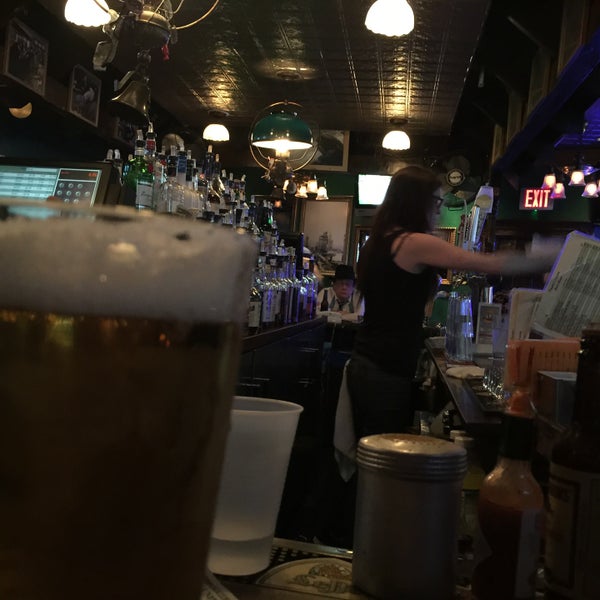 Foto tirada no(a) Pippin&#39;s Tavern por Jesse B. em 5/8/2015