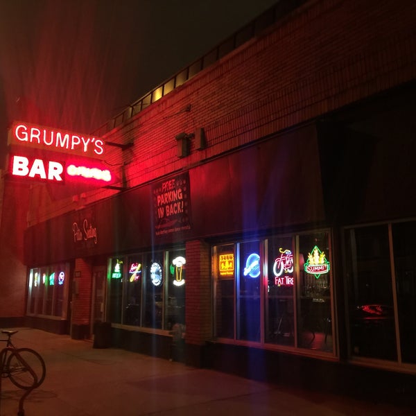 Снимок сделан в Grumpy&#39;s Bar &amp; Grill пользователем Jesse B. 3/31/2016