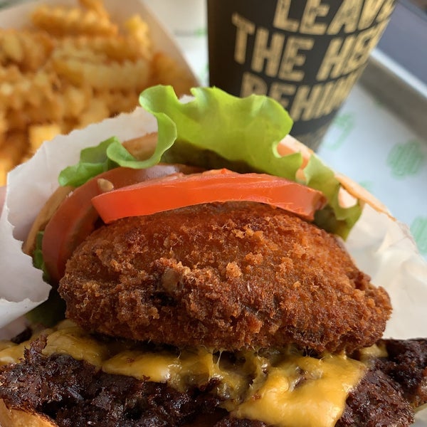 Photo taken at Shake Shack by GifTest W. on 1/4/2020