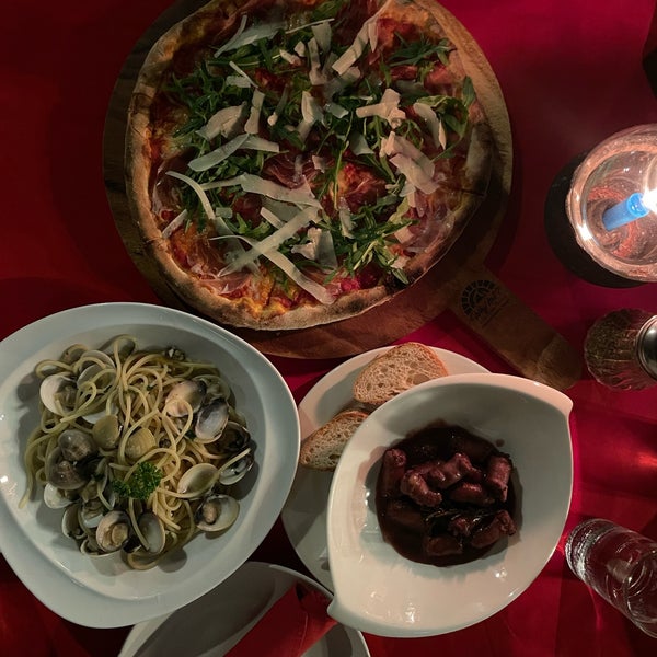 Foto tirada no(a) Why Not Italian Food por GifTest W. em 11/5/2021