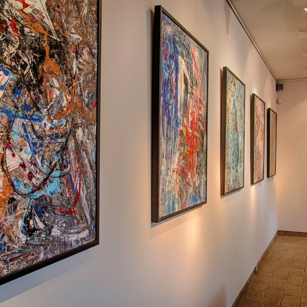 Foto scattata a Triptych: Global Arts Workshop (Арт-Галерея Триптих) da Triptych: Global Arts Workshop (Арт-Галерея Триптих) il 9/28/2015