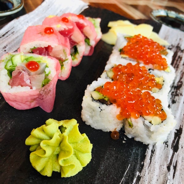 Foto scattata a Blue Sushi Sake Grill da Scott C. il 9/8/2019