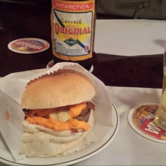 5/24/2014にSandro L.がCharles Burgerで撮った写真