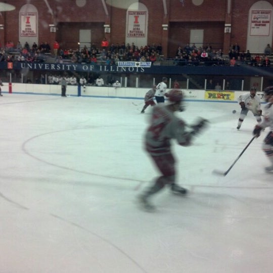 Photo prise au UI Ice Arena par Shane B. le12/1/2012