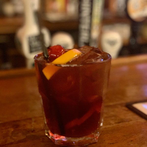 Снимок сделан в The Old Fashioned Tavern &amp; Restaurant пользователем Sean P. 10/7/2019