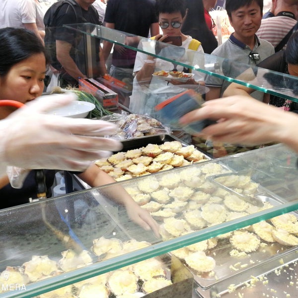 รูปภาพถ่ายที่ Peter&#39;s Fish Market โดย Baldwin N. เมื่อ 4/1/2018