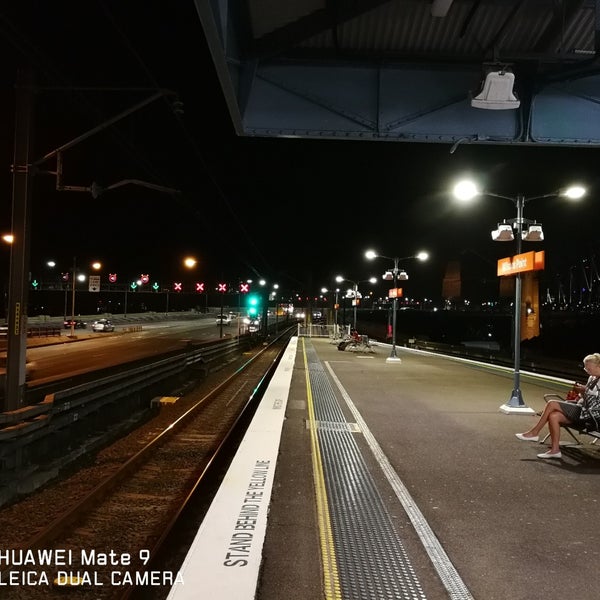 Photo taken at Milsons Point Station by Baldwin N. on 3/28/2018
