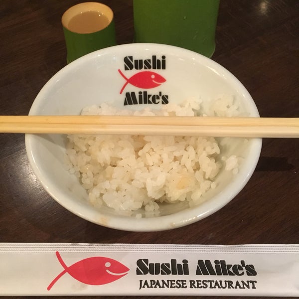 Снимок сделан в Sushi Mike&#39;s пользователем milk inque 6/19/2017