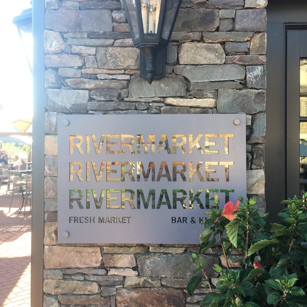 รูปภาพถ่ายที่ RiverMarket Bar &amp; Kitchen โดย milk inque เมื่อ 8/23/2017