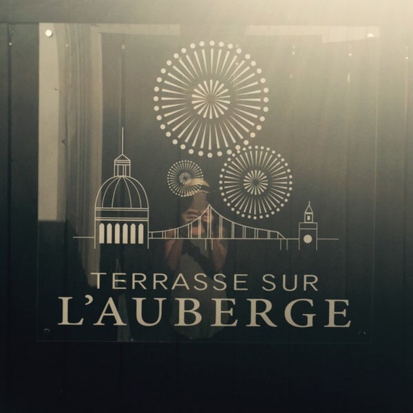 Foto tirada no(a) Terrasse sur l&#39;Auberge por milk inque em 9/5/2015
