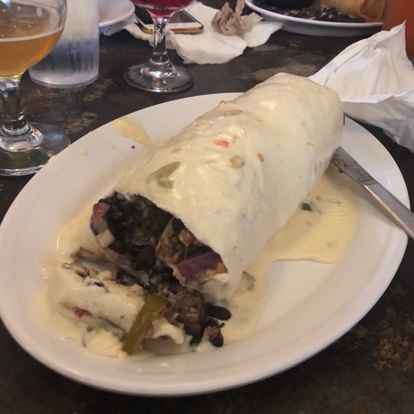 Awesome burrito spot. Love the queso. Rajin Cajun Burroto with Steak and Queso on top was awesome!
