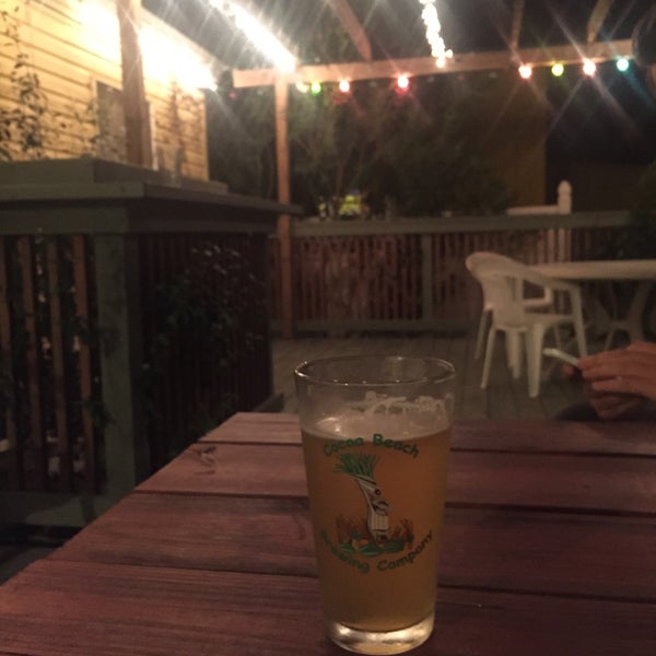 Key lime and apricot ales were very very good. Very quiet comfortable spot. Cool beer garden out back.