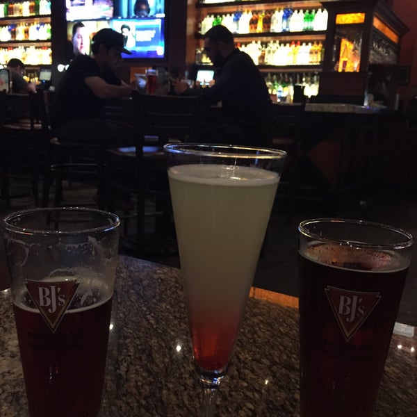 Photo taken at BJ&#39;s Restaurant &amp; Brewhouse by Rosemary O. on 7/31/2015