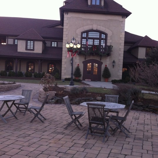 Foto scattata a Chateau Morrisette Winery and Restaurant da eva il 11/25/2012