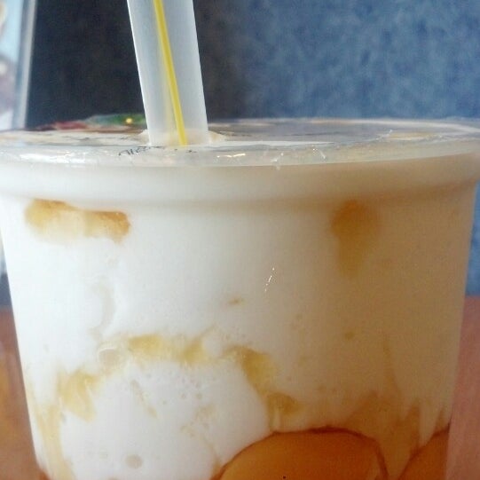 Photo taken at Easy Life Boba Tea by Soy on 3/4/2013