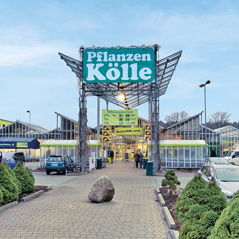 Photo taken at Pflanzen-Kölle by pflanzen kolle gartencenter co kg on 11/25/2015