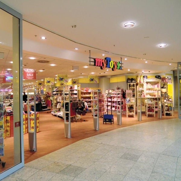 Foto tirada no(a) myToys Filiale Nürnberg por mytoys de em 8/12/2016