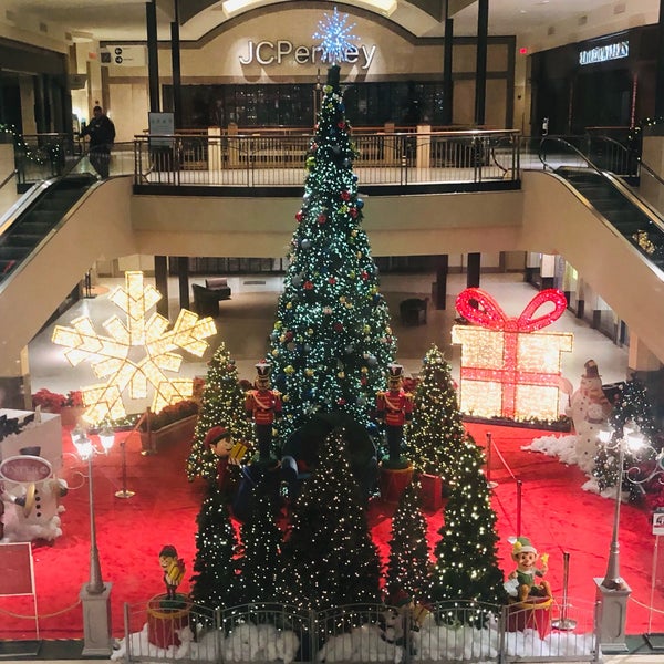 Photo taken at Dulles Town Center by Kathie H. on 12/21/2021