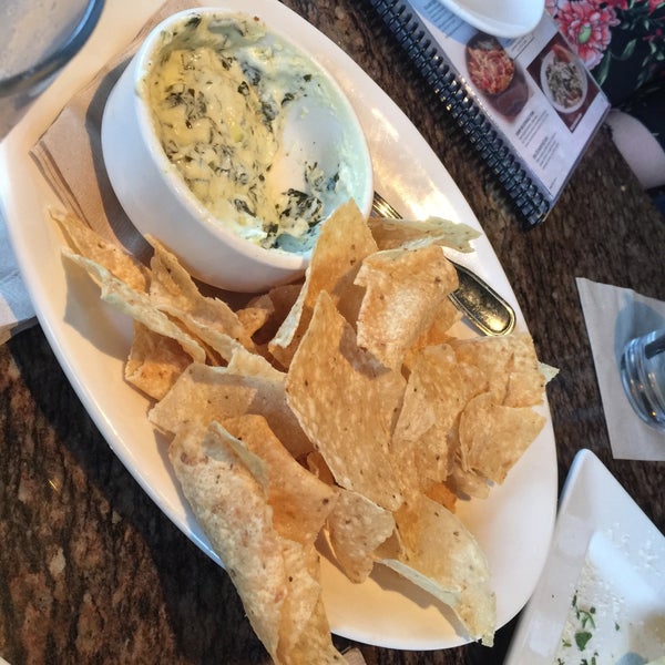 Photo taken at BJ&#39;s Restaurant &amp; Brewhouse by Kathie H. on 2/10/2018