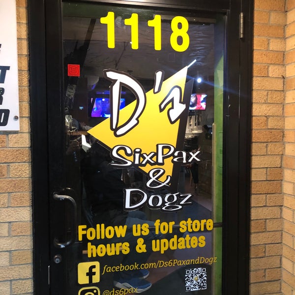 Photo taken at D&#39;s Six Pax &amp; Dogz by Kathie H. on 1/29/2023