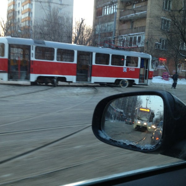 Остановился проезд. Остановка трамвая 17 шокальского. Остановился проезд. Автобусная остановка москва. Новочебоксарск остановка ельниковский.