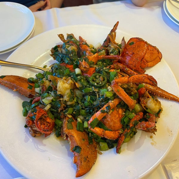 Das Foto wurde bei Newport Tan Cang Seafood Restaurant von Mariana L. am 11/21/2021 aufgenommen