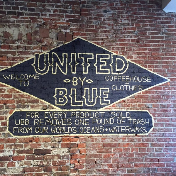 1/2/2015 tarihinde Jeffrey L.ziyaretçi tarafından United By Blue Coffeehouse and Clothier'de çekilen fotoğraf