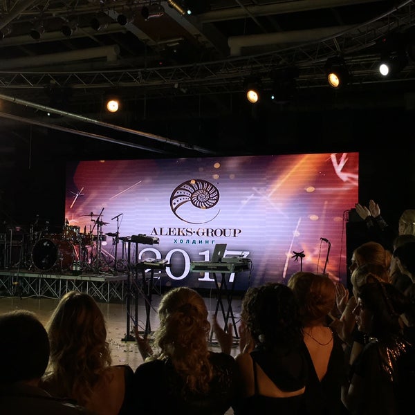 Foto diambil di Концерт-холл «Сади Перемоги» oleh Paskal A. pada 12/20/2016