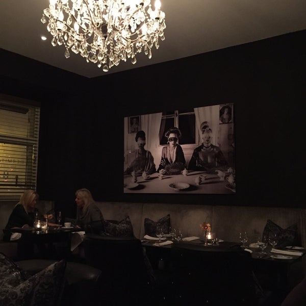 Foto diambil di Restoran Hermitage oleh Daria . pada 12/16/2014