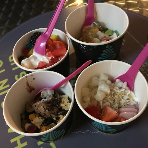 รูปภาพถ่ายที่ di&#39;lishi frozen yogurt bar โดย Maggie L. เมื่อ 2/10/2018