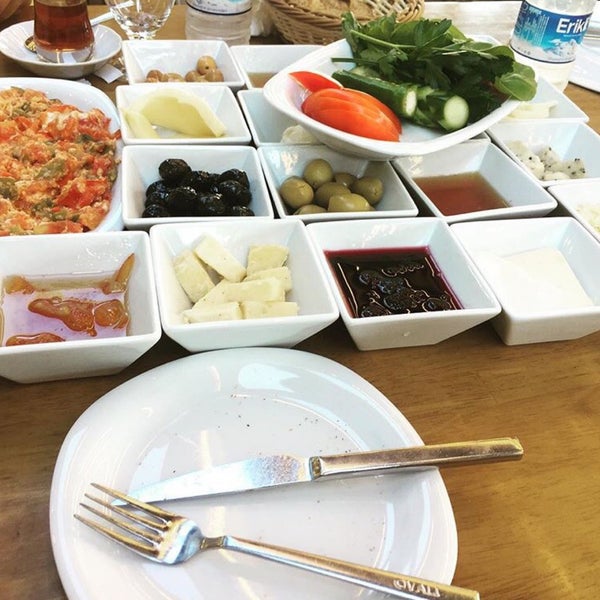 Foto tomada en Ovalı Konya Mutfağı  por Kuruçeşme K. el 12/21/2015