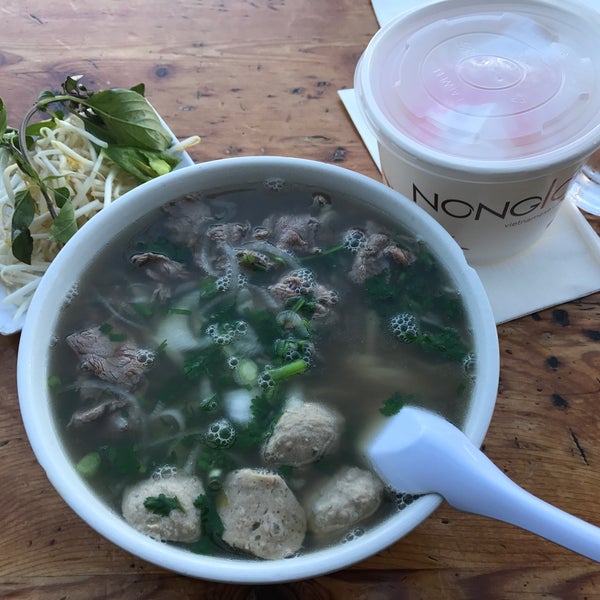 10/18/2017 tarihinde Kendra C.ziyaretçi tarafından Nong Lá Cafe'de çekilen fotoğraf