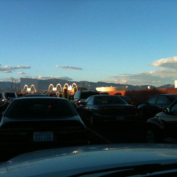 Foto diambil di Las Vegas Drive-in oleh JG pada 9/27/2013