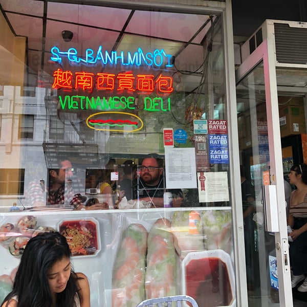 Foto scattata a Saigon Vietnamese Sandwich Deli da Viet D. il 6/15/2018