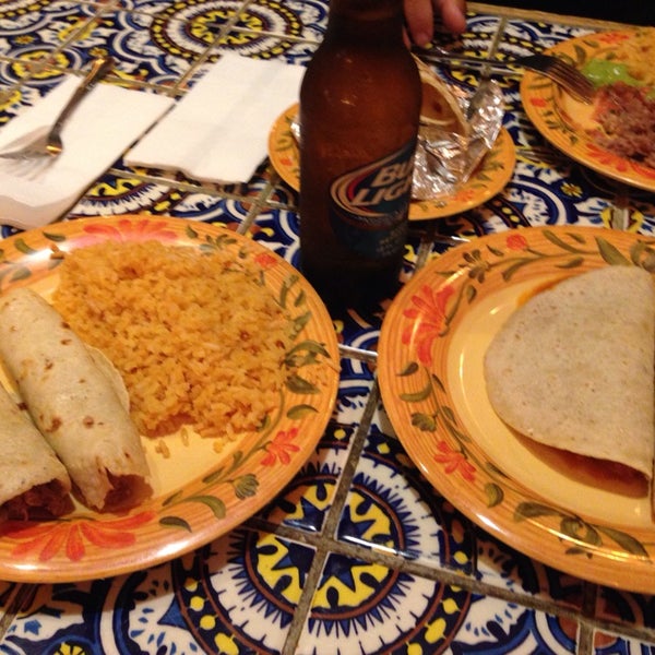 10/28/2013 tarihinde Jowel G.ziyaretçi tarafından La Luz Del Dia Restaurant'de çekilen fotoğraf