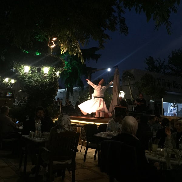 Foto scattata a Mihri Restaurant &amp; Cafe da Tulay Y. il 5/23/2018