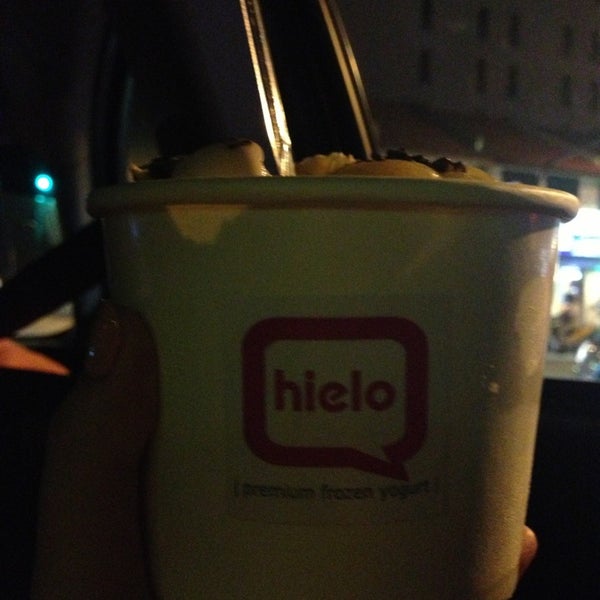 Photo taken at Hielo Frozen Yogurt by Samantha O. on 3/8/2013